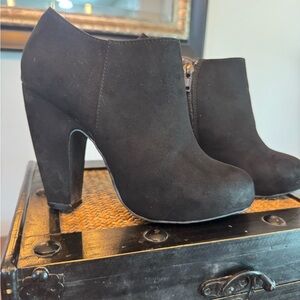 Black Ankle Boots -American Rag size 5.5
